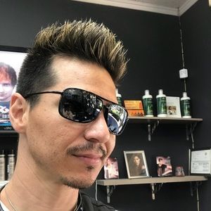 Meet your Posher, Eduardo